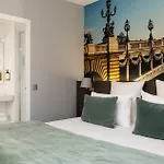 Midnight Hotel Paris